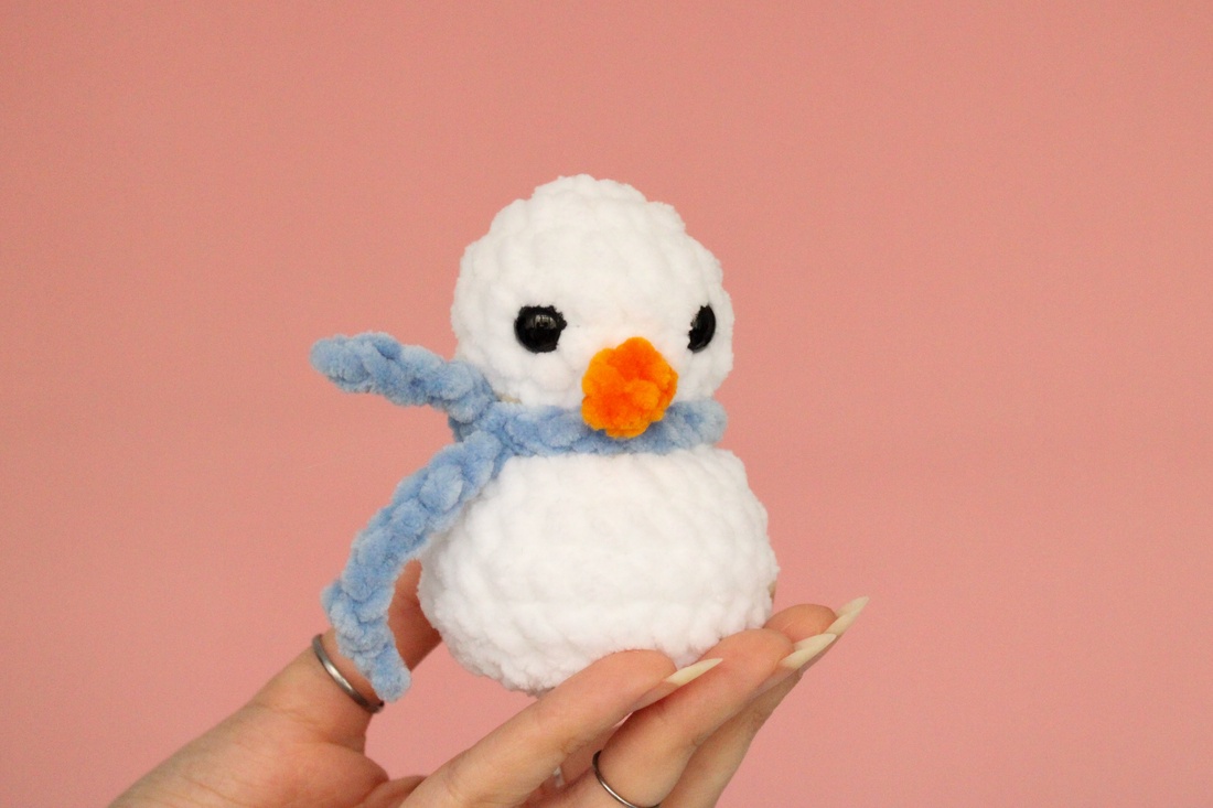 Jucarie din fir plusat - Om de zapada mic - jucării și echipamente pentru copii - plușuri - figurine de pluș - Artynos.ro