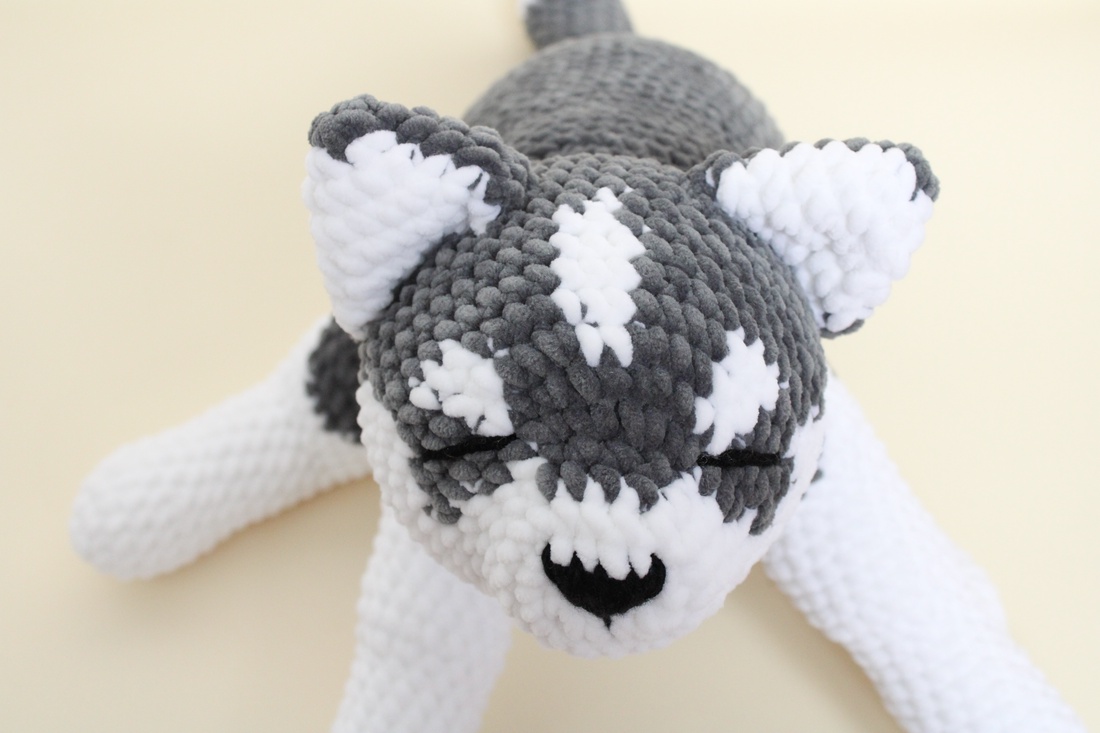 Caine Husky mare crosetat - Jucarie din fir plusat - jucării și echipamente pentru copii - plușuri - figurine de pluș - Artynos.ro