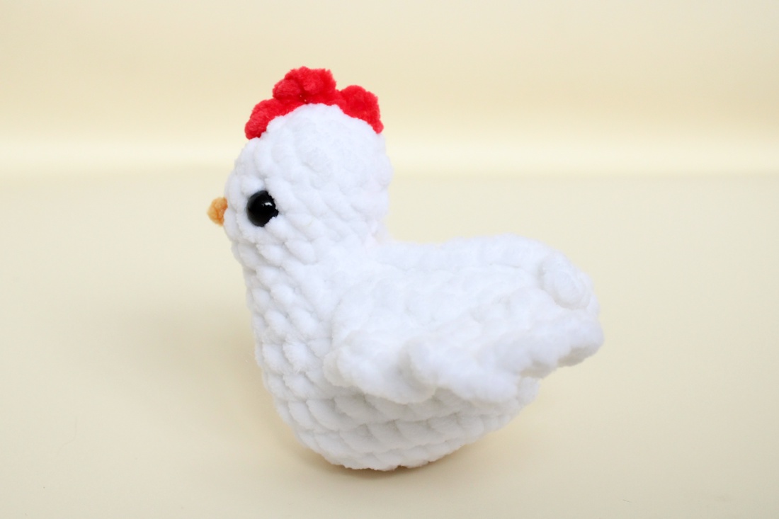 Jucarie din fir plusat - Gaina mica - jucării și echipamente pentru copii - plușuri - figurine de pluș - Artynos.ro