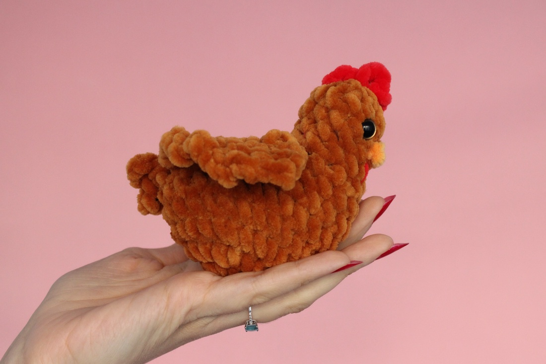 Jucarie din fir plusat - Gaina mica - jucării și echipamente pentru copii - plușuri - figurine de pluș - Artynos.ro