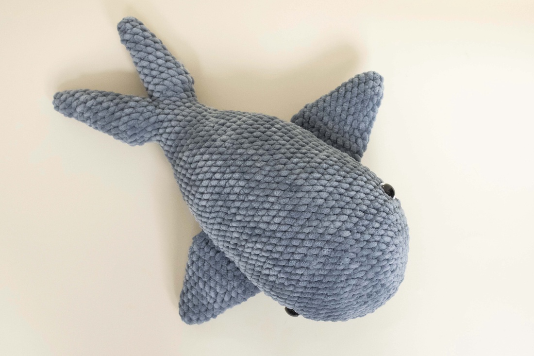 Balena mare crosetata - Jucarie din fir plusat - jucării și echipamente pentru copii - plușuri - figurine de pluș - Artynos.ro