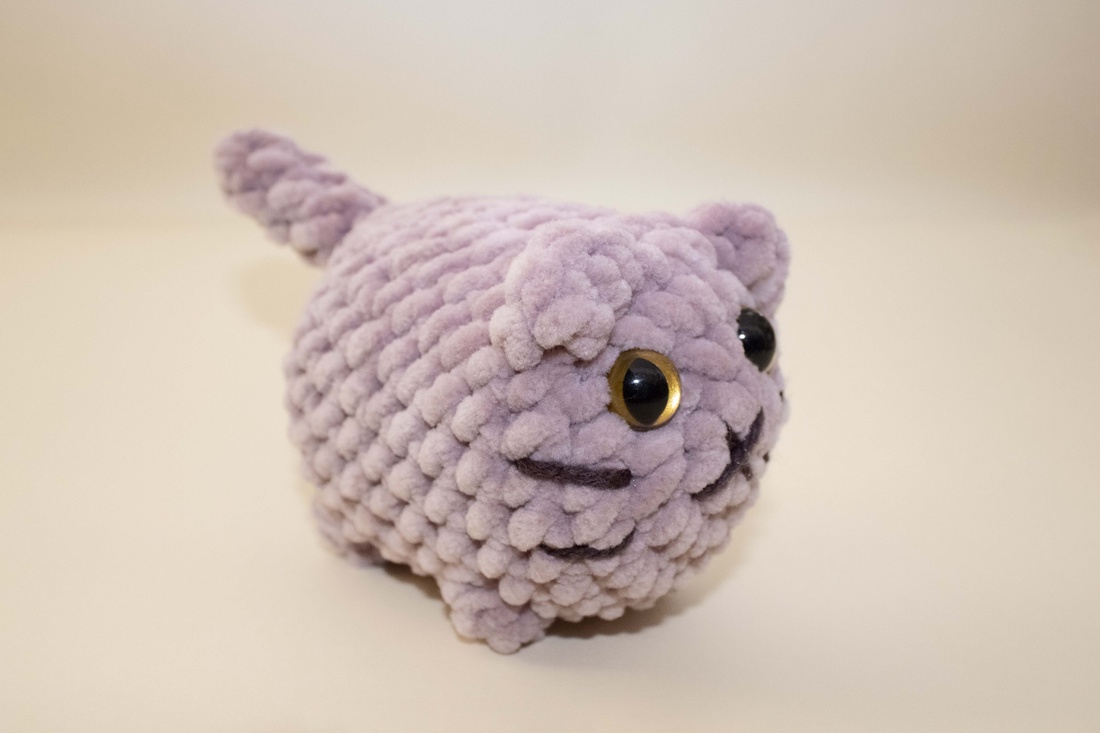 Jucarie din fir plusat - Pisica mica crosetata  - jucării și echipamente pentru copii - plușuri - figurine de pluș - Artynos.ro