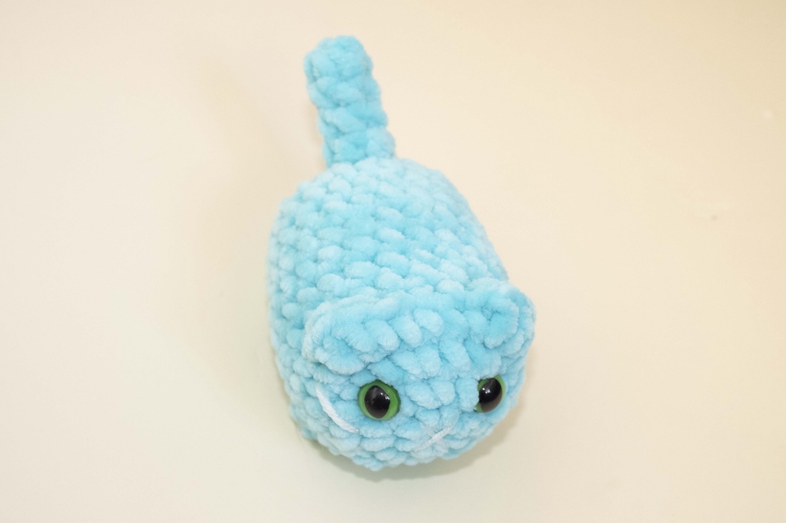 Jucarie din fir plusat - Pisica mica crosetata  - jucării și echipamente pentru copii - plușuri - figurine de pluș - Artynos.ro