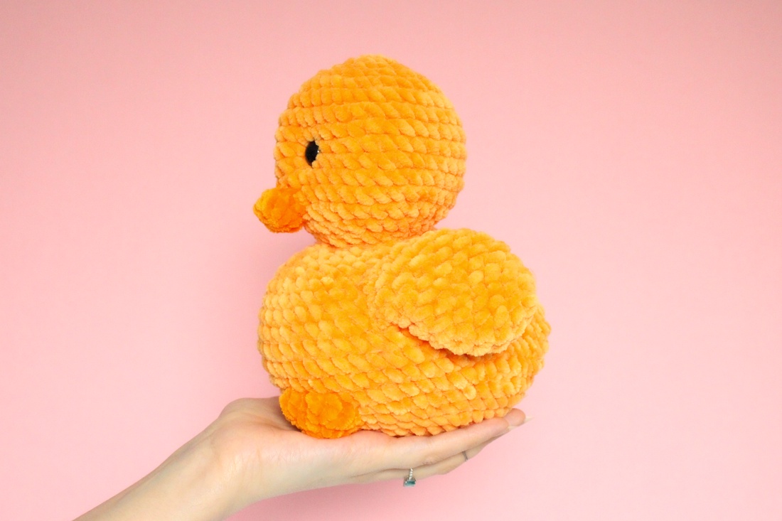 Jucarie din fir plusat - Pui mare crosetat - jucării și echipamente pentru copii - plușuri - figurine de pluș - Artynos.ro