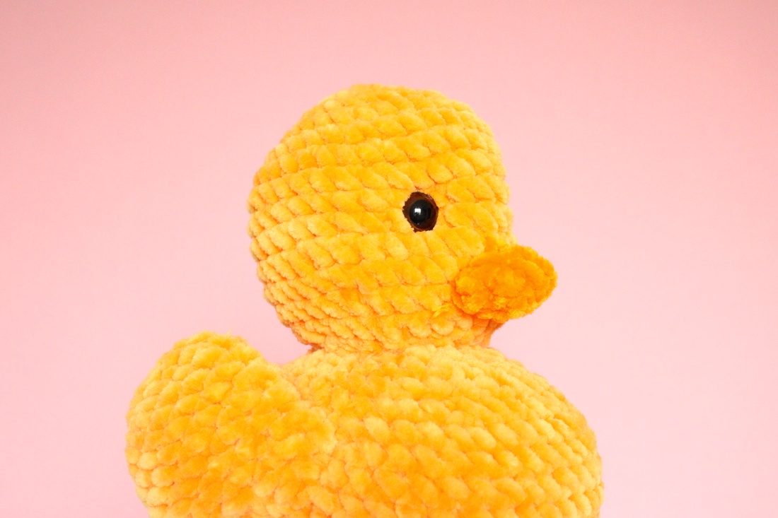 Jucarie din fir plusat - Pui mare crosetat - jucării și echipamente pentru copii - plușuri - figurine de pluș - Artynos.ro
