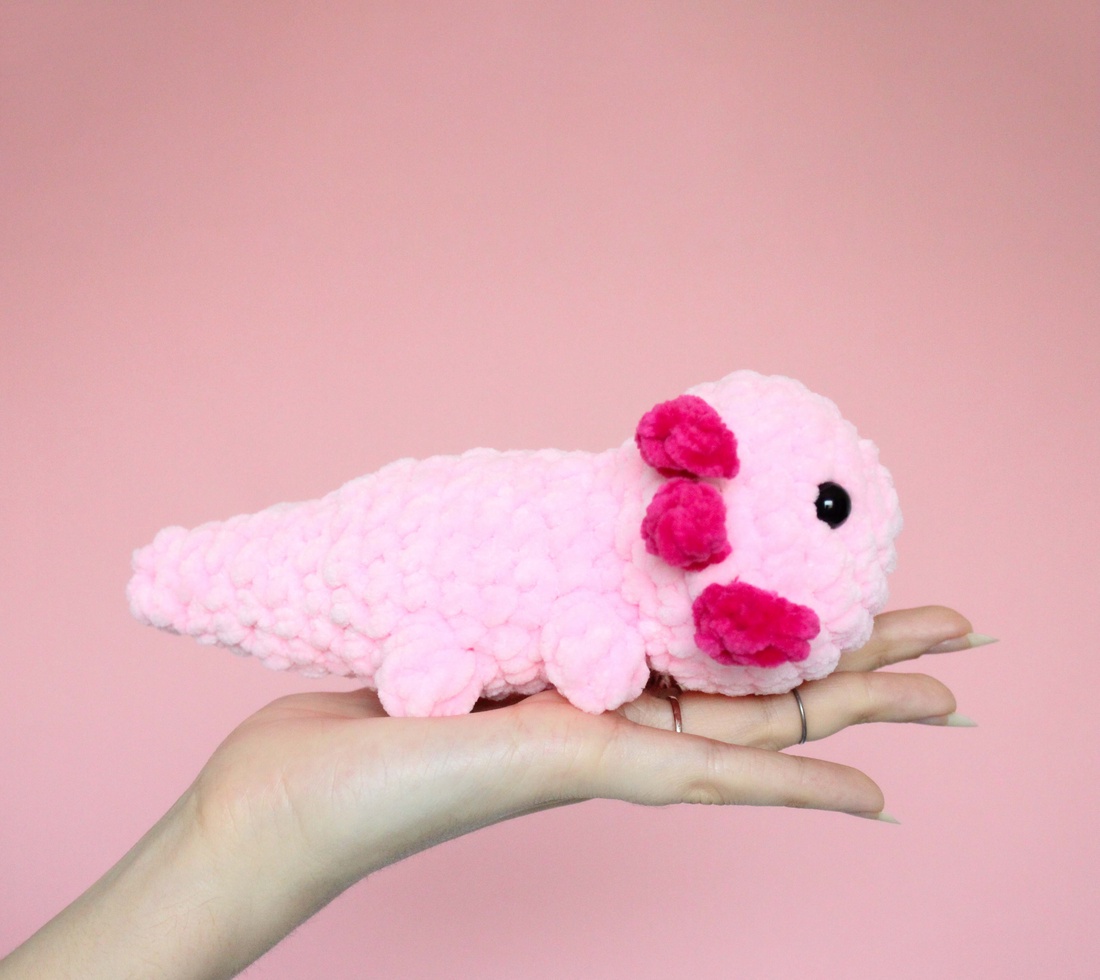 Jucarie din fir plusat - Axolotl crosetat - jucării și echipamente pentru copii - plușuri - figurine de pluș - Artynos.ro