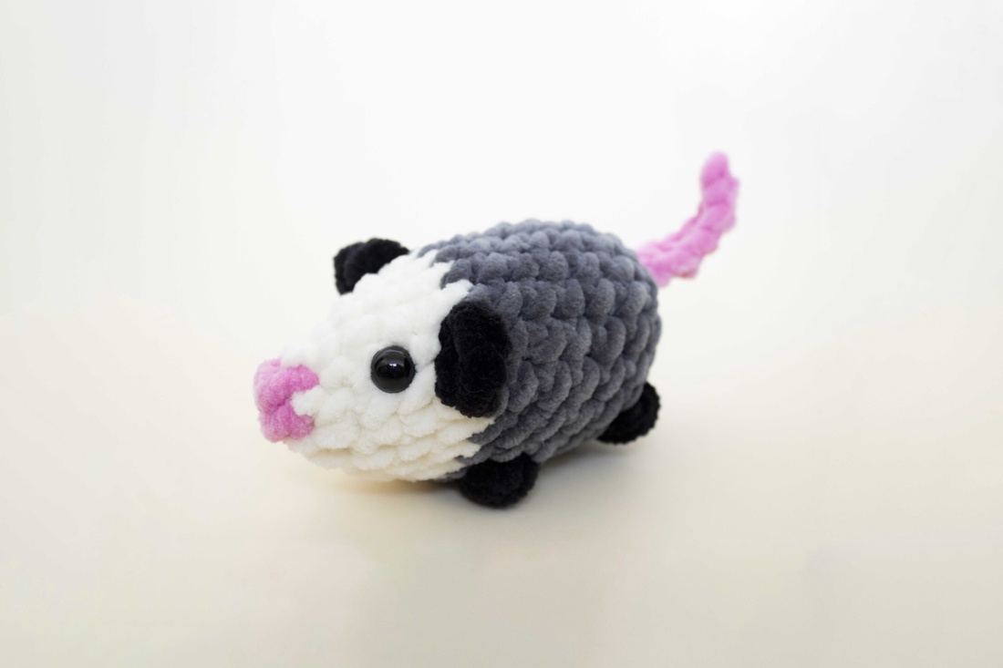 Jucarie din fir plusat - Oposum mini crosetat - jucării și echipamente pentru copii - plușuri - figurine de pluș - Artynos.ro