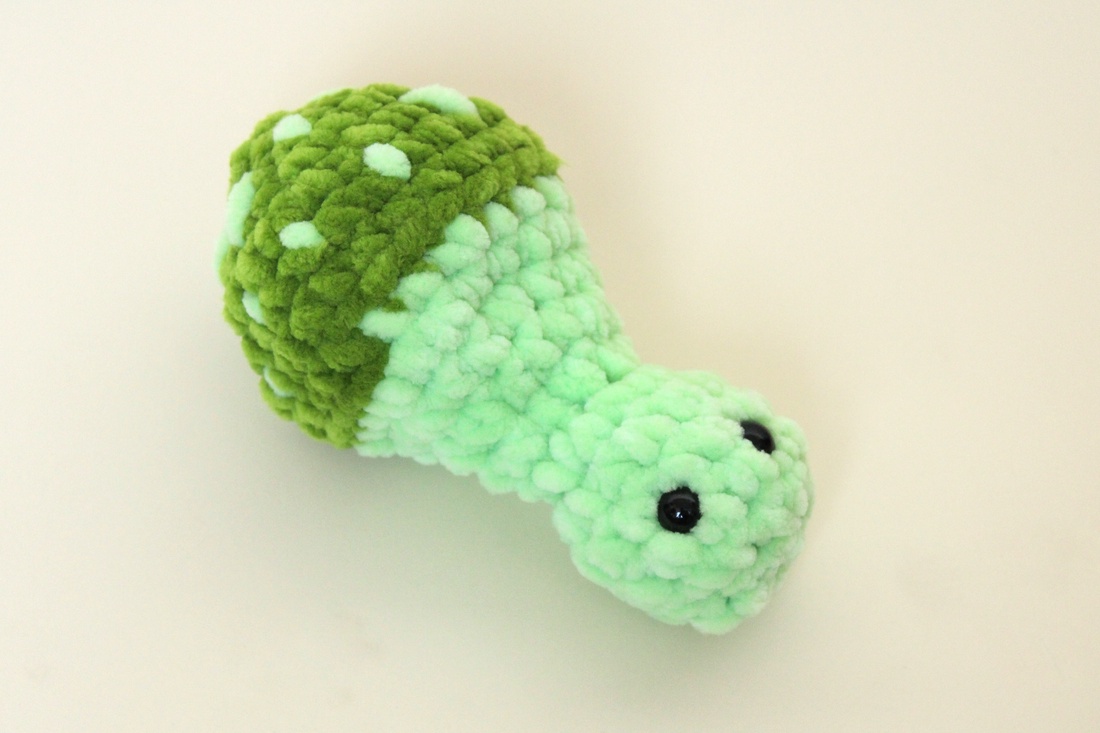 Jucarie din fir plusat - Ciuperca crosetata fidget toy - jucării și echipamente pentru copii - plușuri - figurine de pluș - Artynos.ro