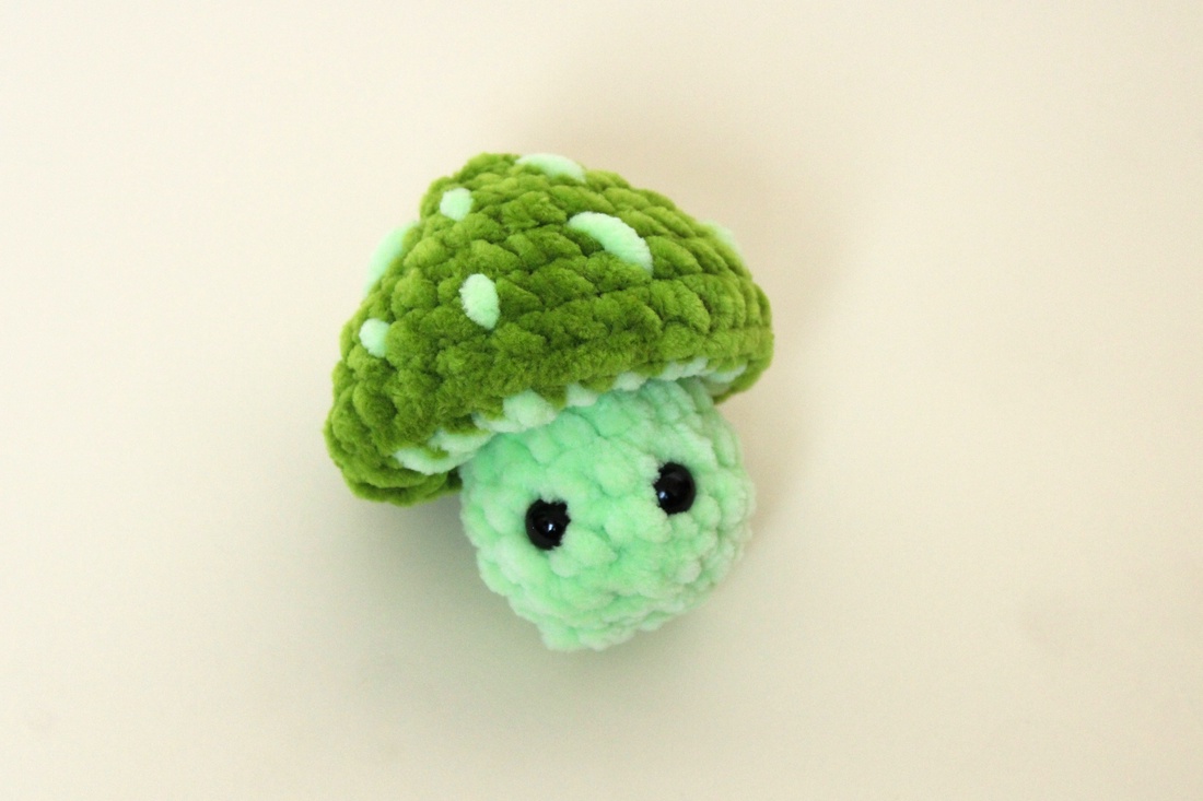 Jucarie din fir plusat - Ciuperca crosetata fidget toy - jucării și echipamente pentru copii - plușuri - figurine de pluș - Artynos.ro