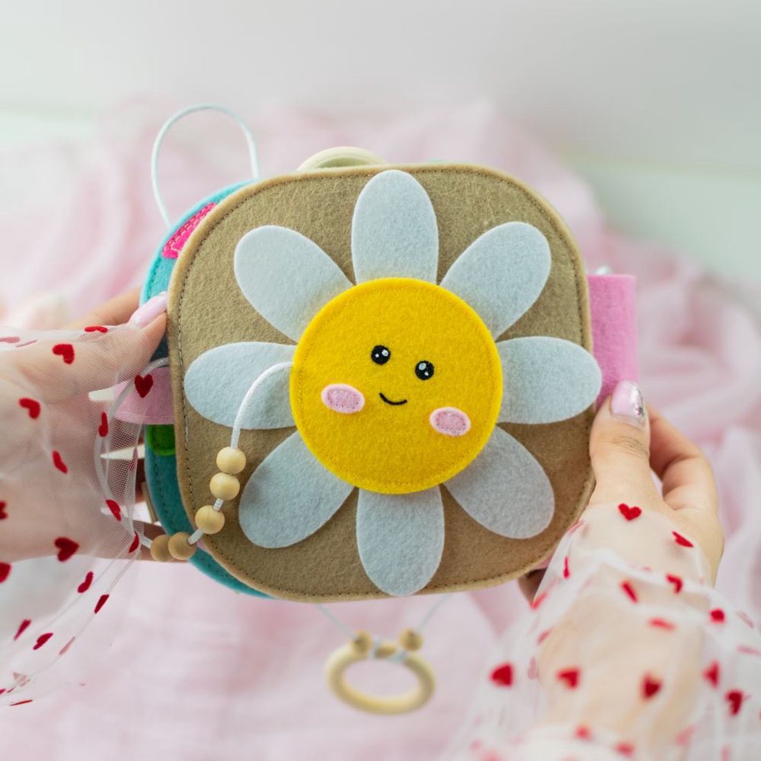 Carte Senzorială Bebe Prima Mea Gentuță � Sigură (6 luni+), cu Sistem de Prindere - jucării și echipamente pentru copii - cărți pentru copii, cărți textile - Artynos.ro