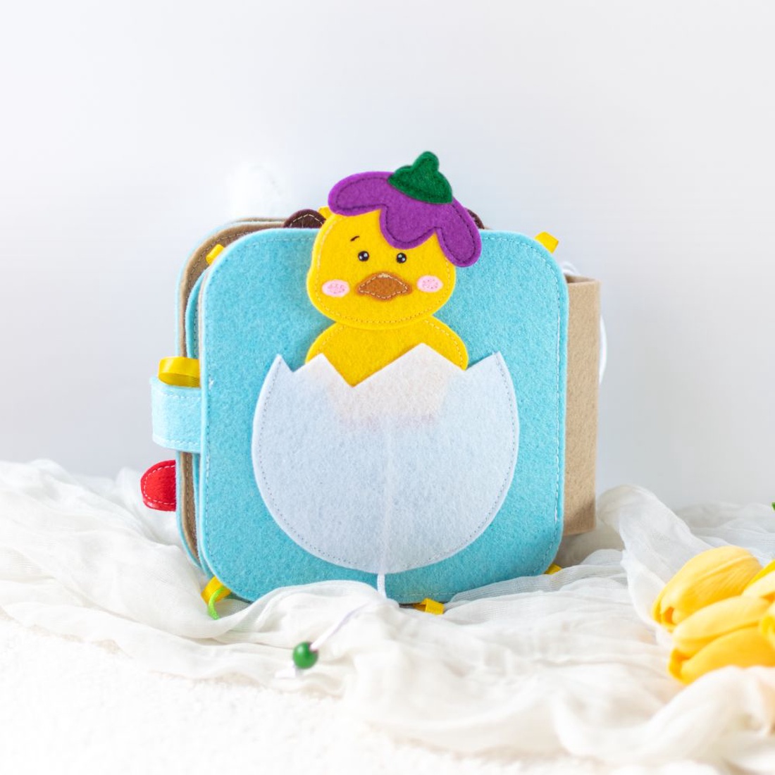 Carte Senzorială Bebe Prietenul Iepuraș � 8 Pagini (15�15 cm) cu Sistem Prindere, Jucărie Montessori pentru Bebeluși 0 - jucării și echipamente pentru copii - cărți pentru copii, cărți textile - Artynos.ro