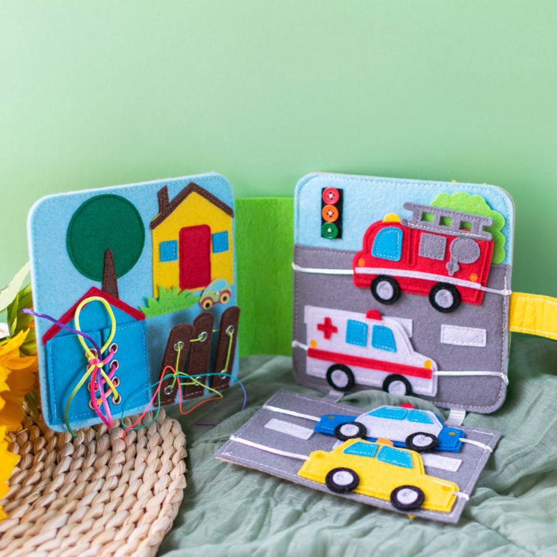 Carte Senzorială din Fetru pentru Băieți Aventuri la Volan, Personalizată cu Nume, Jucărie Montessori +3 ani - jucării și echipamente pentru copii - cărți pentru copii, cărți textile - Artynos.ro