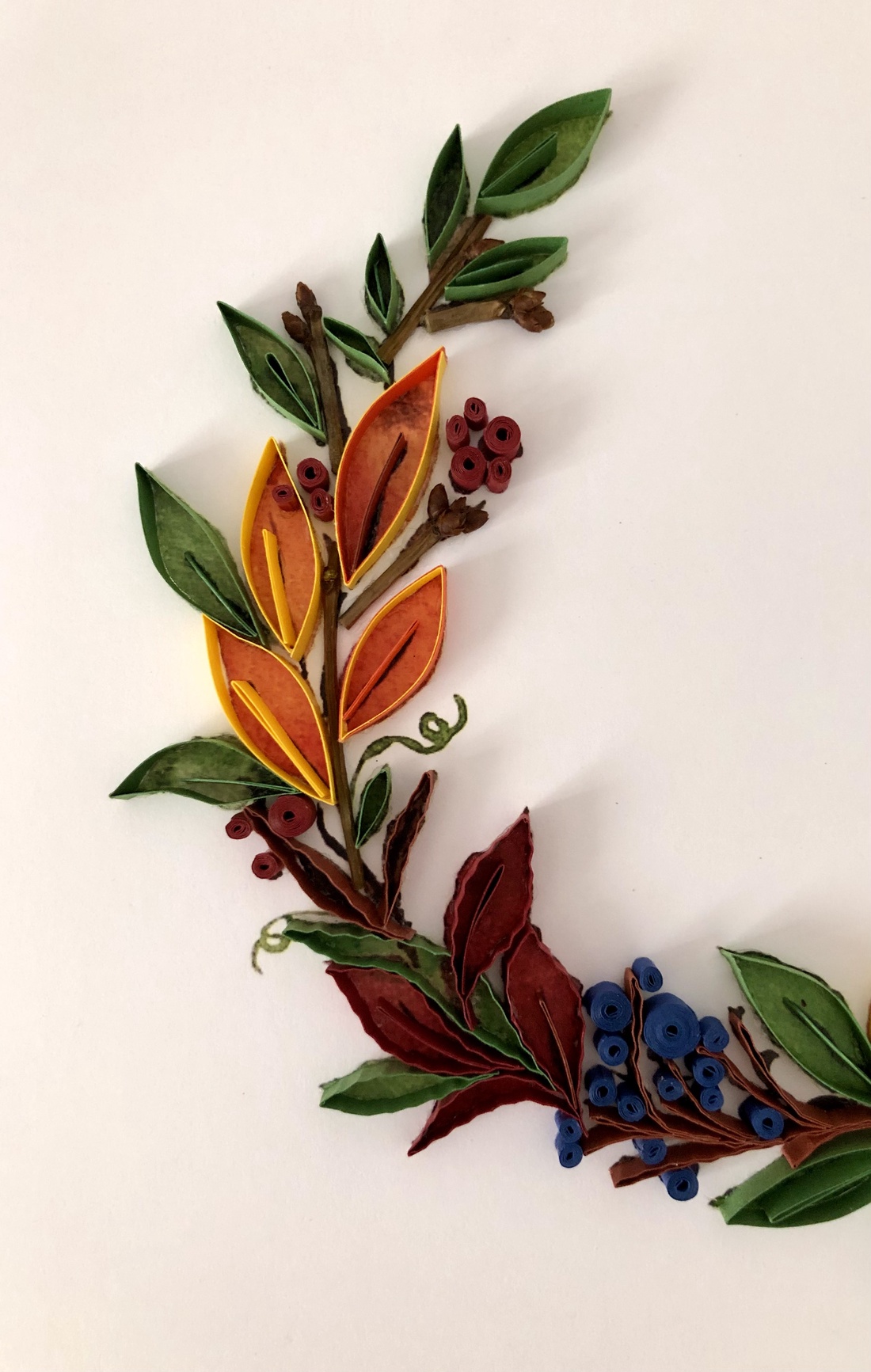 Tablou quilling handmade � Coroniță decorativă - arte vizuale și accesorii  - imagini cu broderii - alte tablouri textil - Artynos.ro