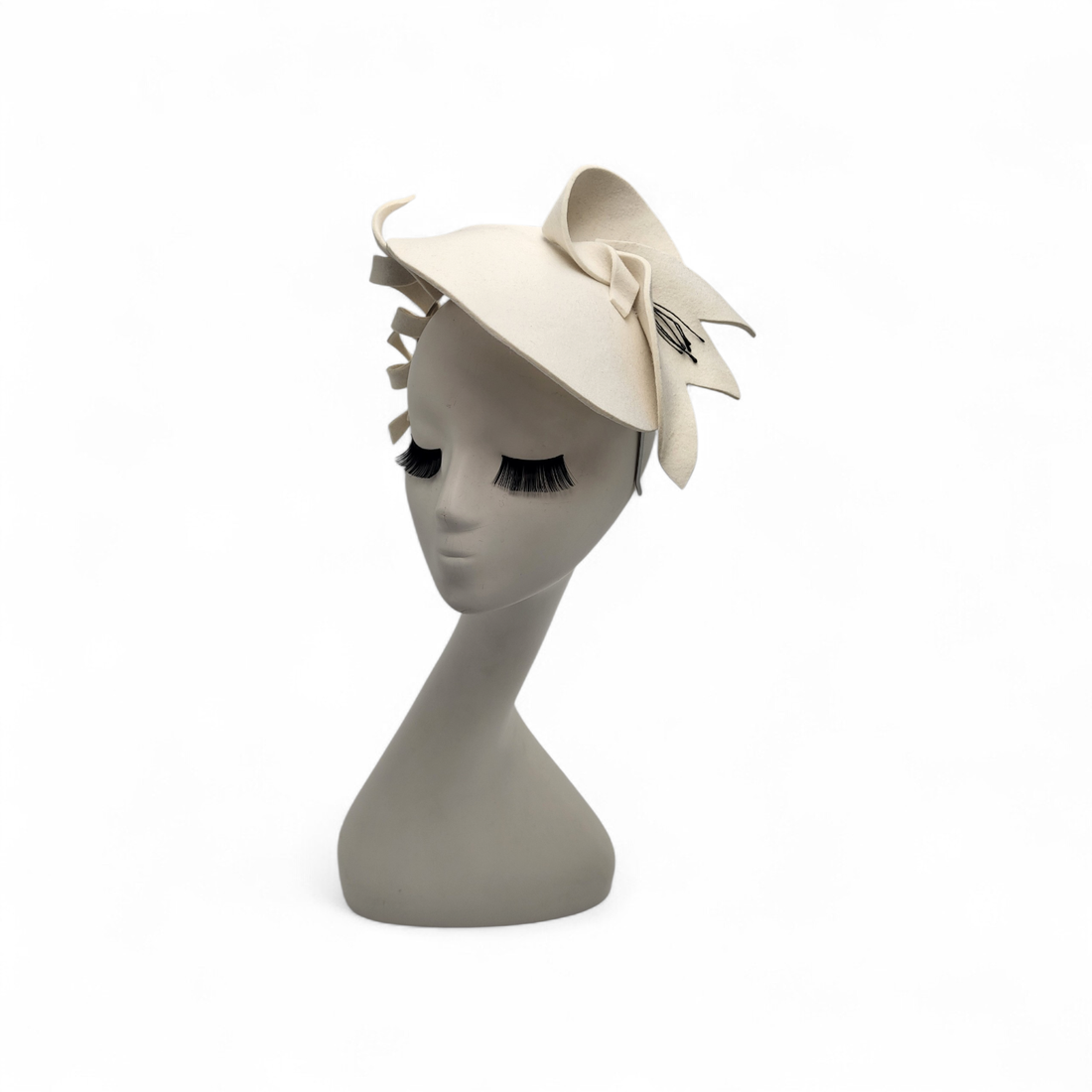 Pălărie elegantă mireasă din fetru din lână � alb ivory0 - accesorii nuntă - accesorii de nuntă - voal mirese - Artynos.ro