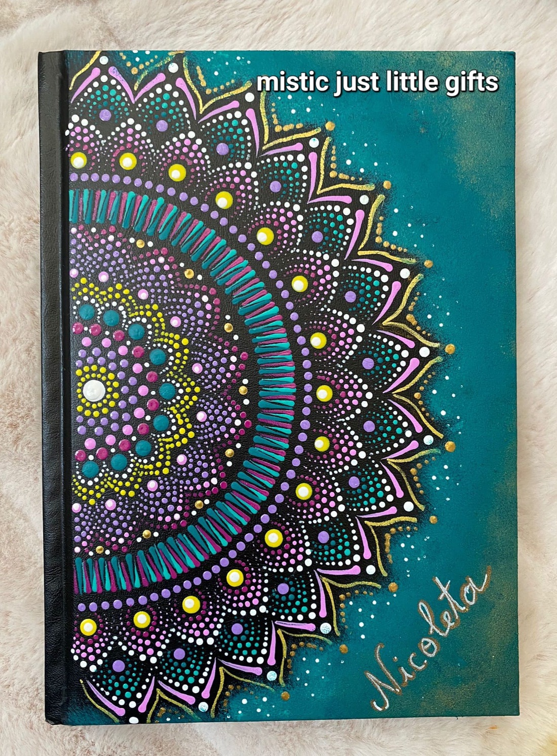 Agenda pictata manual in tehnica mandala dots - casă & stil de viață - produse de papetărie - caiete și jurnale - Artynos.ro