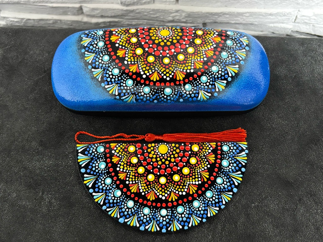 Toc ochelari pictat manual in tehnica mandala dots - genți și portofele - portofele, huse, suporturi - suport de ochelari - Artynos.ro
