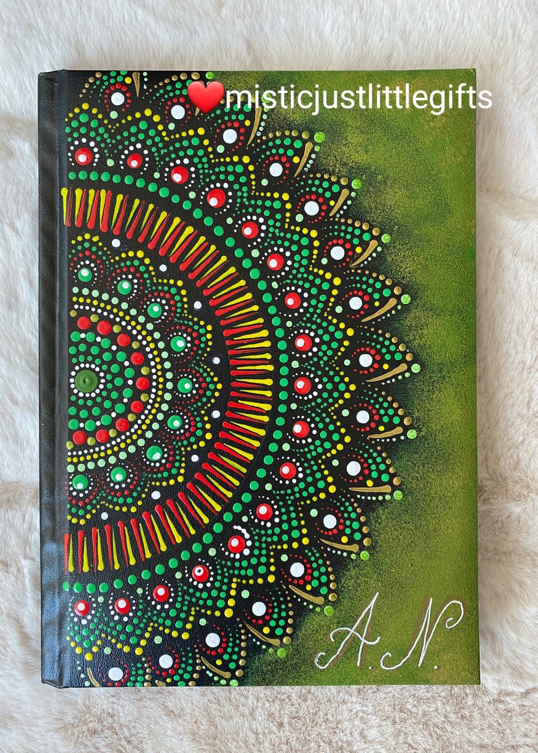 Agenda pictata manual in tehnica mandala dots - casă & stil de viață - produse de papetărie - caiete și jurnale - Artynos.ro