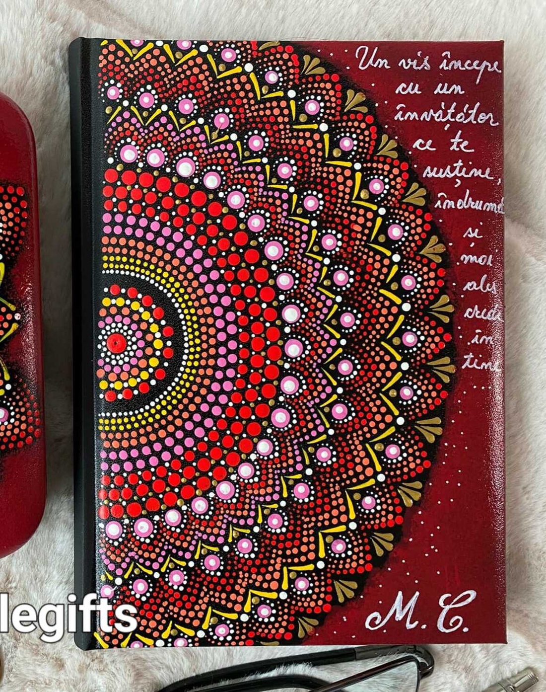 Agenda pictata manual in tehnica mandala dots - casă & stil de viață - produse de papetărie - caiete și jurnale - Artynos.ro