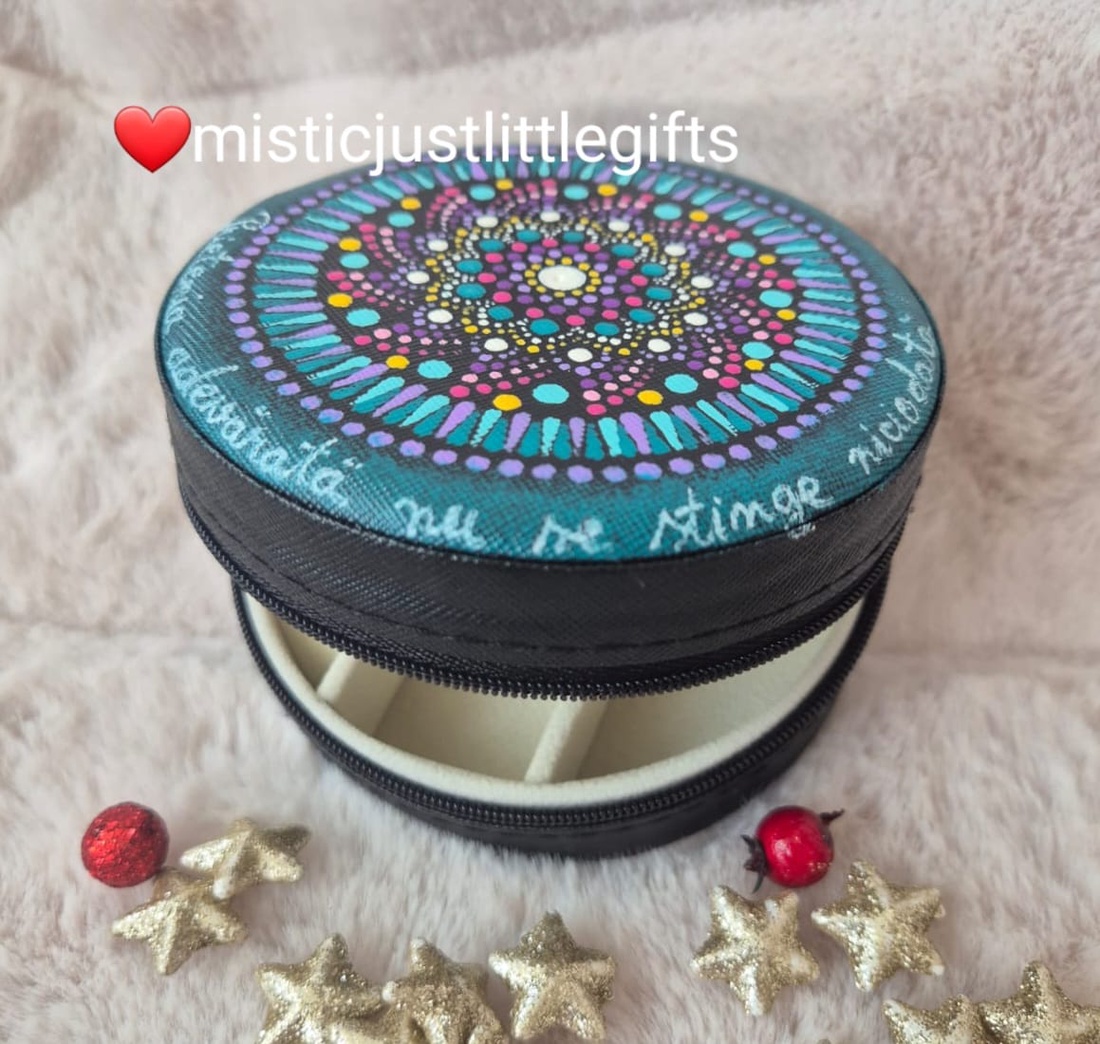 Cutie de bijuterii pictata manual in tehnica mandala dots - bijuterii - suporturi și cutii de bijuterii - cutii de bijuterii - Artynos.ro