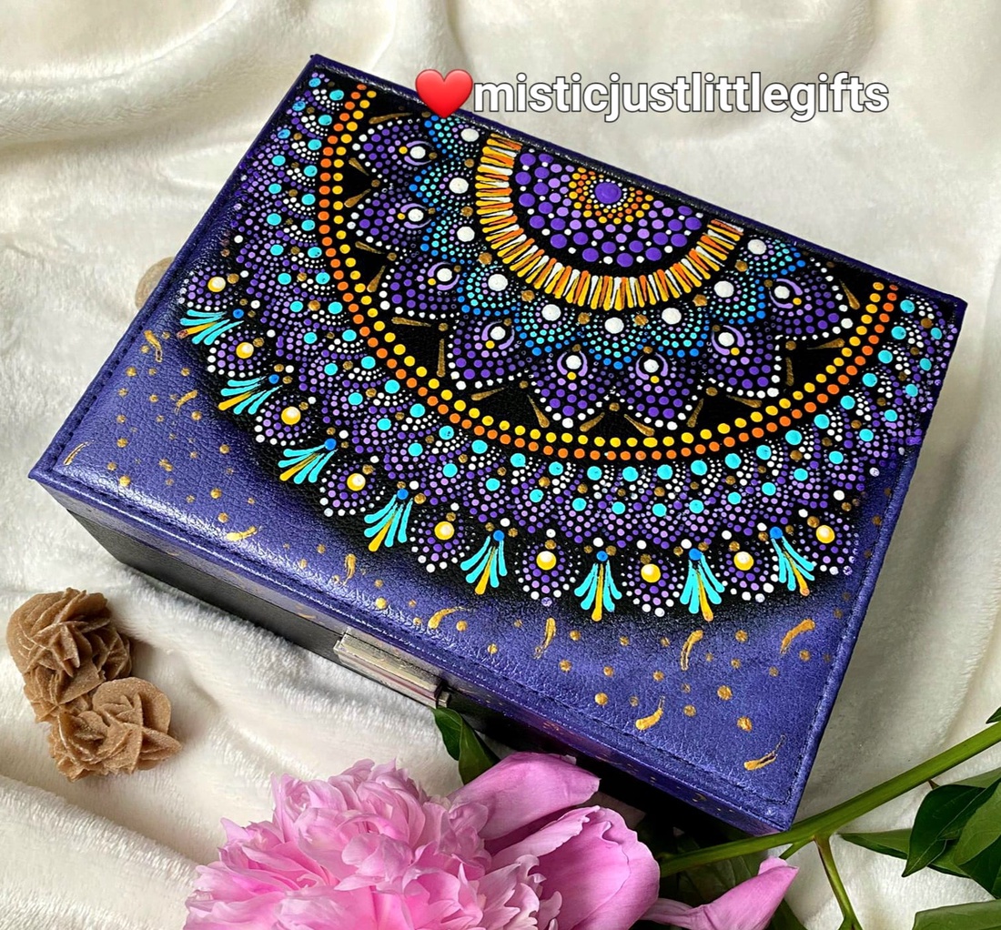 Cutie de bijuterii pictata manual in tehnica mandala dots - bijuterii - suporturi și cutii de bijuterii - cutii de bijuterii - Artynos.ro