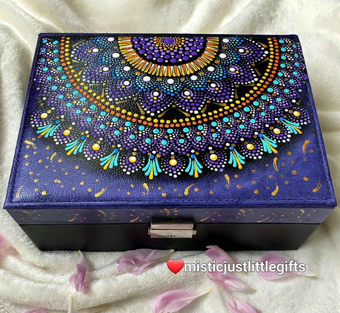 Cutie de bijuterii pictata manual in tehnica mandala dots - bijuterii - suporturi și cutii de bijuterii - cutii de bijuterii - Artynos.ro