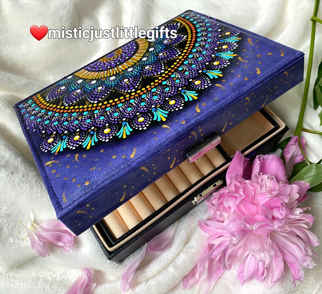 Cutie de bijuterii pictata manual in tehnica mandala dots - bijuterii - suporturi și cutii de bijuterii - cutii de bijuterii - Artynos.ro