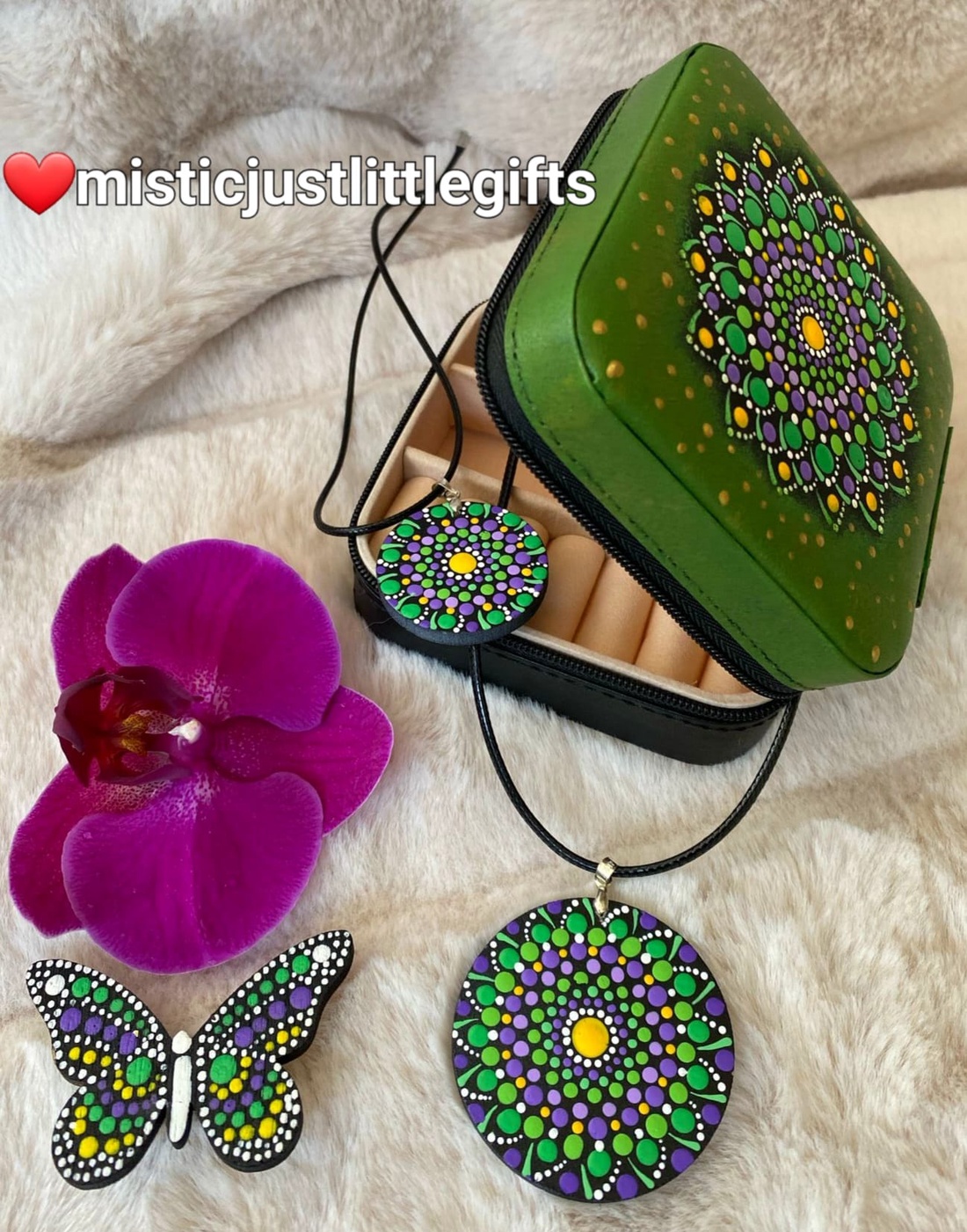 Cutie de bijuterii pictata manual in tehnica mandala dots - bijuterii - suporturi și cutii de bijuterii - cutii de bijuterii - Artynos.ro