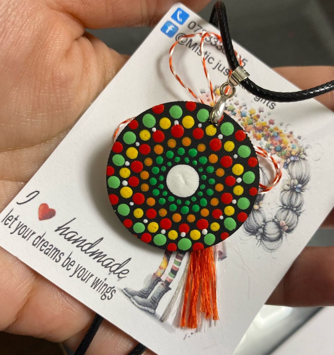 Pandantiv marțișor nasture multicolor - bijuterii - mărțișor - Artynos.ro