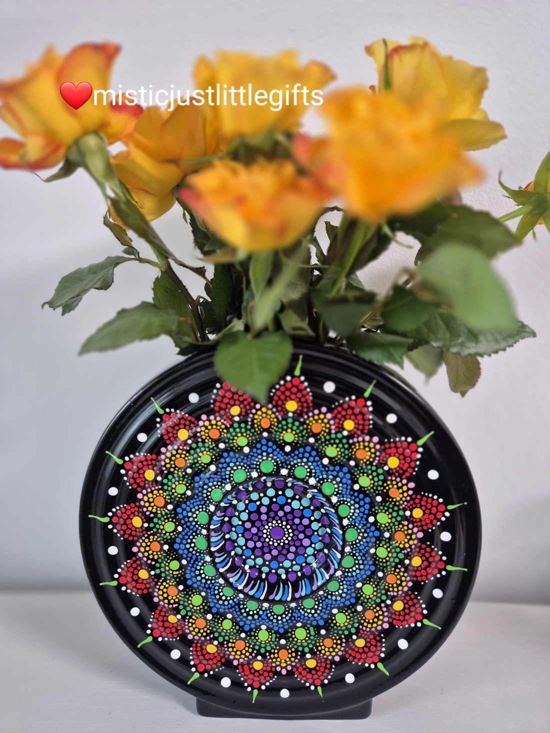 Vaza ceramica pictata manual in tehnica mandala dots perfecta pentru 8 Martie - casă & stil de viață - decorațiuni de casă - accesorii florale - vaze - Artynos.ro