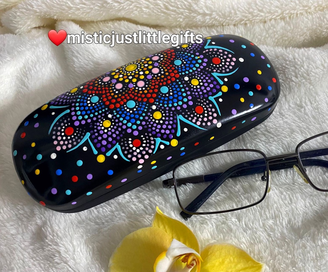 Toc ochelari pictat manual in tehnica mandala dots - genți și portofele - portofele, huse, suporturi - suport de ochelari - Artynos.ro