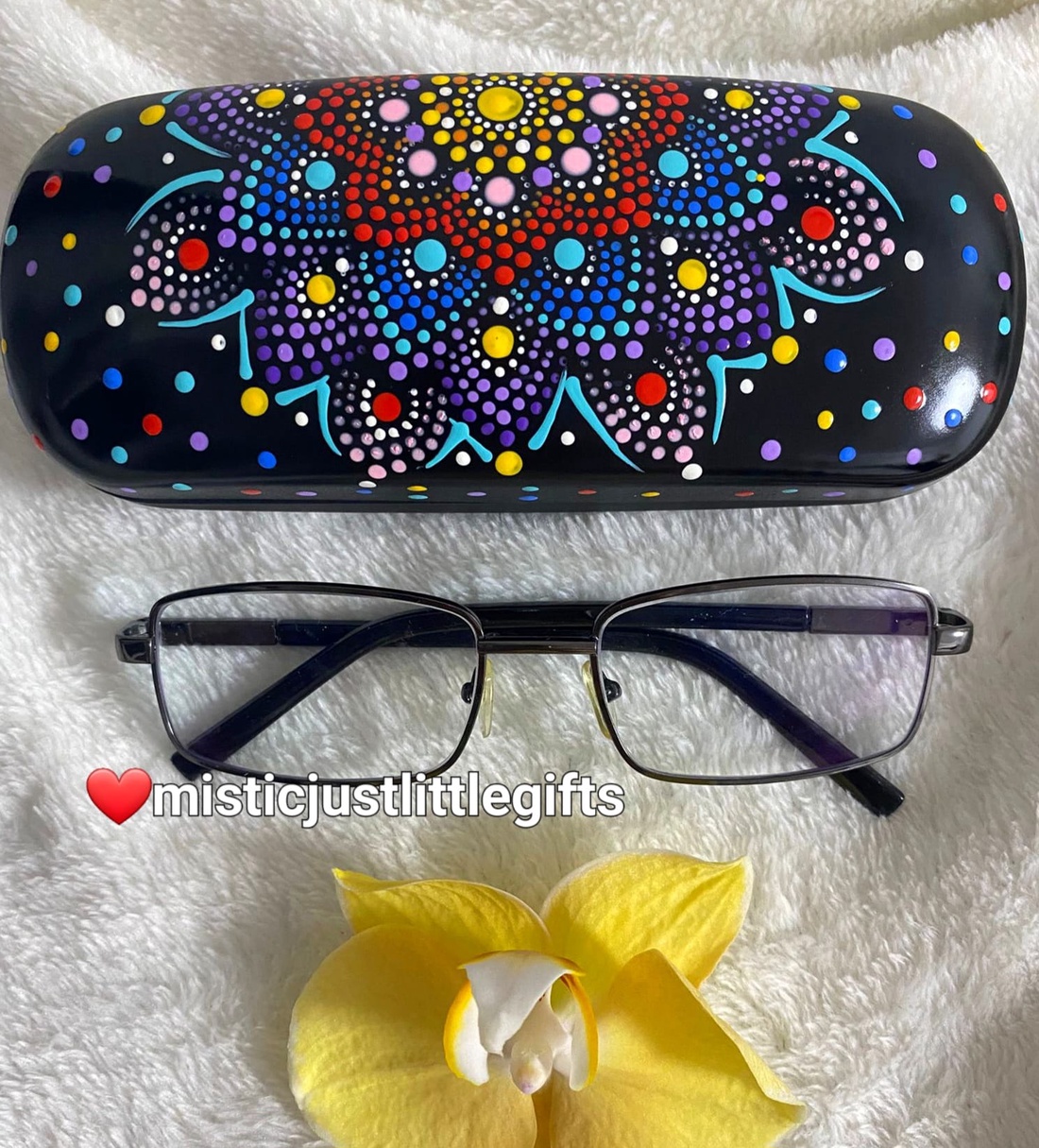 Toc ochelari pictat manual in tehnica mandala dots - genți și portofele - portofele, huse, suporturi - suport de ochelari - Artynos.ro