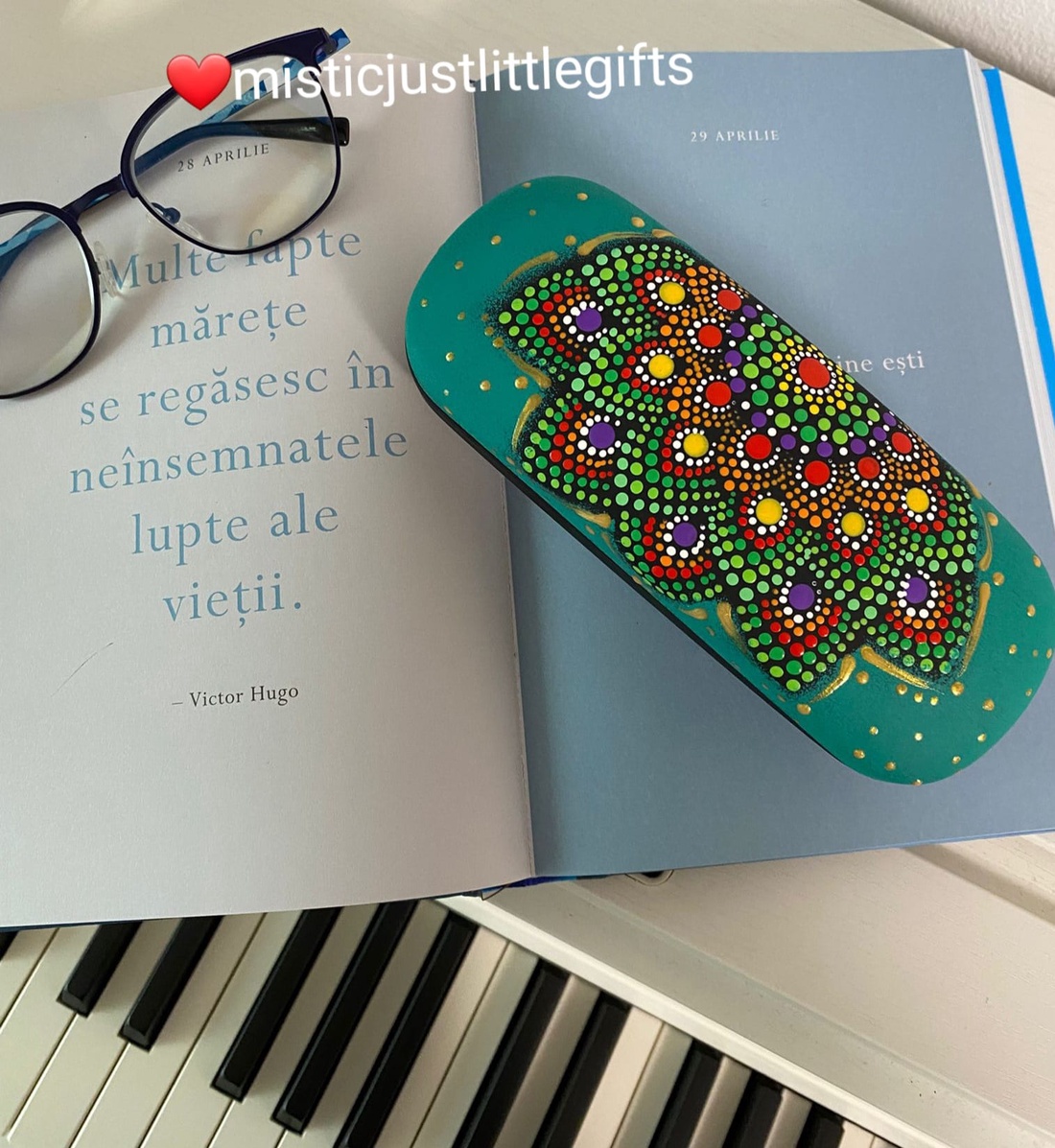 Toc ochelari pictat manual in tehnica mandala dots - genți și portofele - portofele, huse, suporturi - suport de ochelari - Artynos.ro