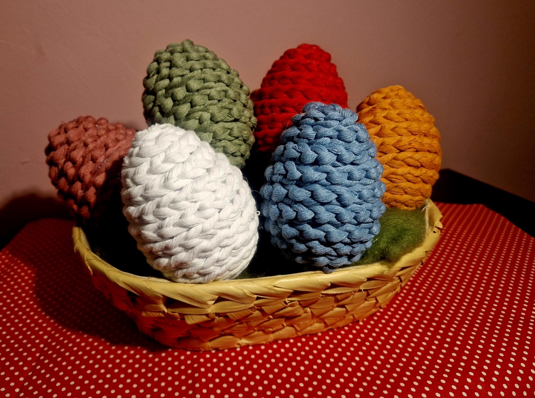 Ouă de Paște croșetate - decor de sărbători - decorațiuni de paște - ouă decorative - Artynos.ro