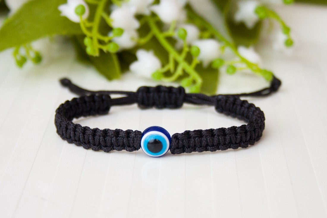 Brățară macramé împletită cu ochi de protecție - Negru -  - Artynos.ro