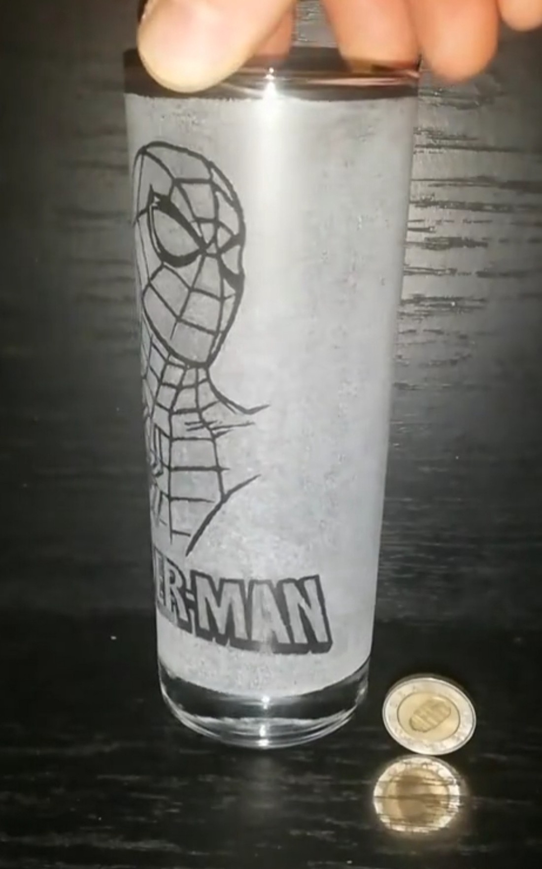 Pahar de sticlă cu model Spider-Man gravat manual  -  - Artynos.ro