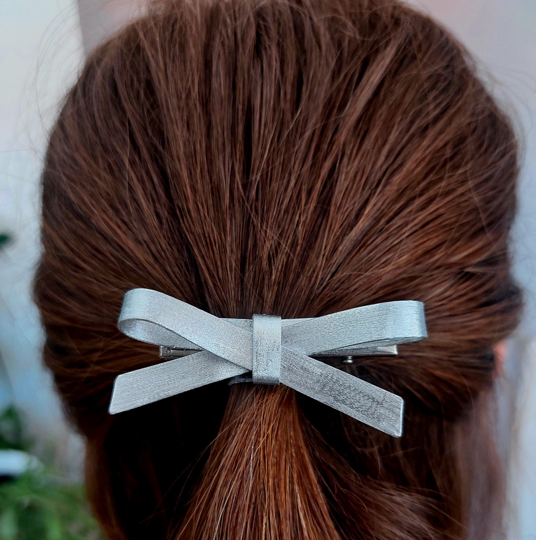 Pin arc de argint și arc de păr -  - Artynos.ro Pin arc de argint și arc de păr -  - Artynos.ro