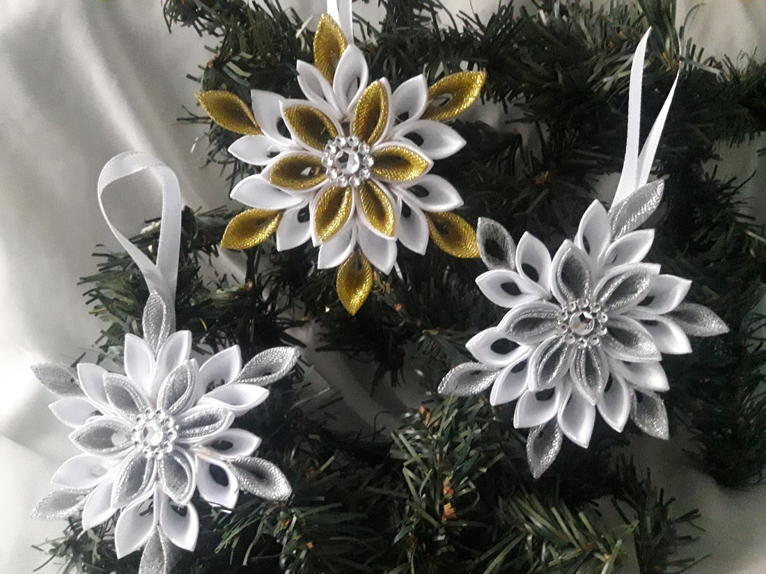 Steaua Kanzashi pentru Crăciun - crăciun - decorațiuni de crăciun de casă - figurine pentru pomul de crăciun - Artynos.ro Steaua Kanzashi pentru Crăciun - crăciun - decorațiuni de crăciun de casă - figurine pentru pomul de crăciun - Artynos.ro