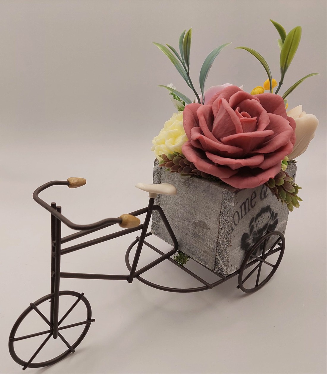 Soap blossoms pe o bicicletă - - Artynos.ro Soap blossoms pe o bicicletă - - Artynos.ro