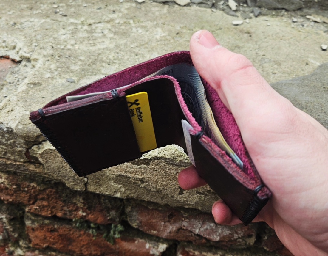 Bifold Minimalist Leather Wallet - genți și portofele - portofele, huse, suporturi - portofele - portofel bărbați - Artynos.ro