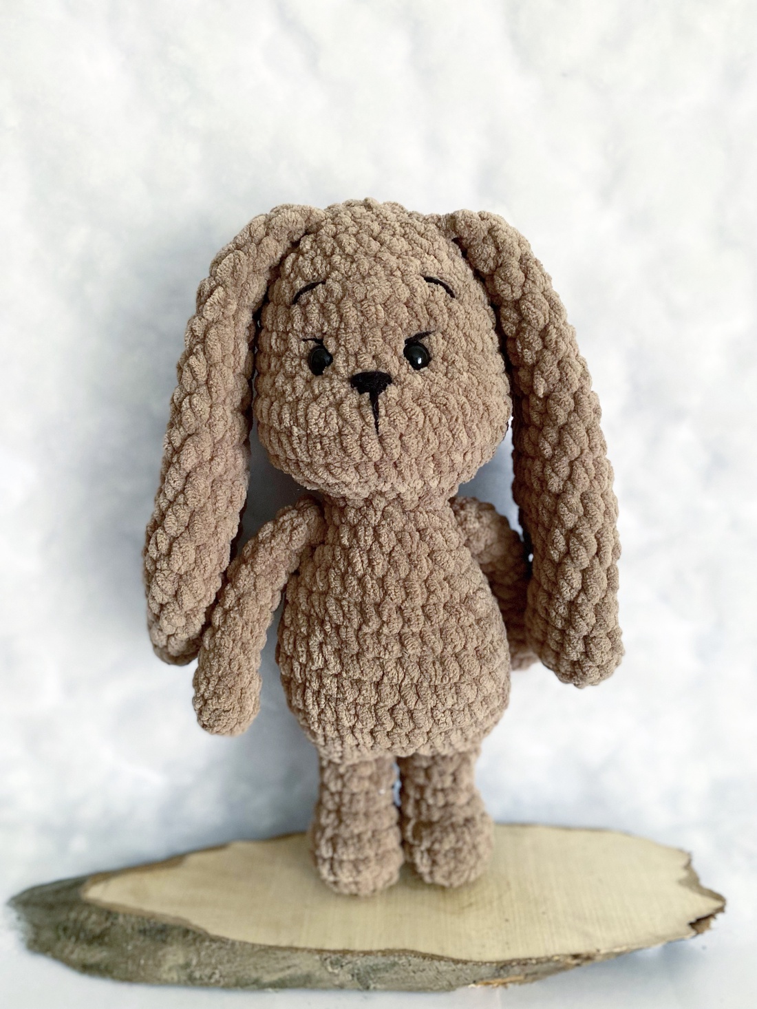 Iepuraș amigurumi uriaș din fir de chenille. - jucării și echipamente pentru copii - plușuri - iepure de pluș - Artynos.ro