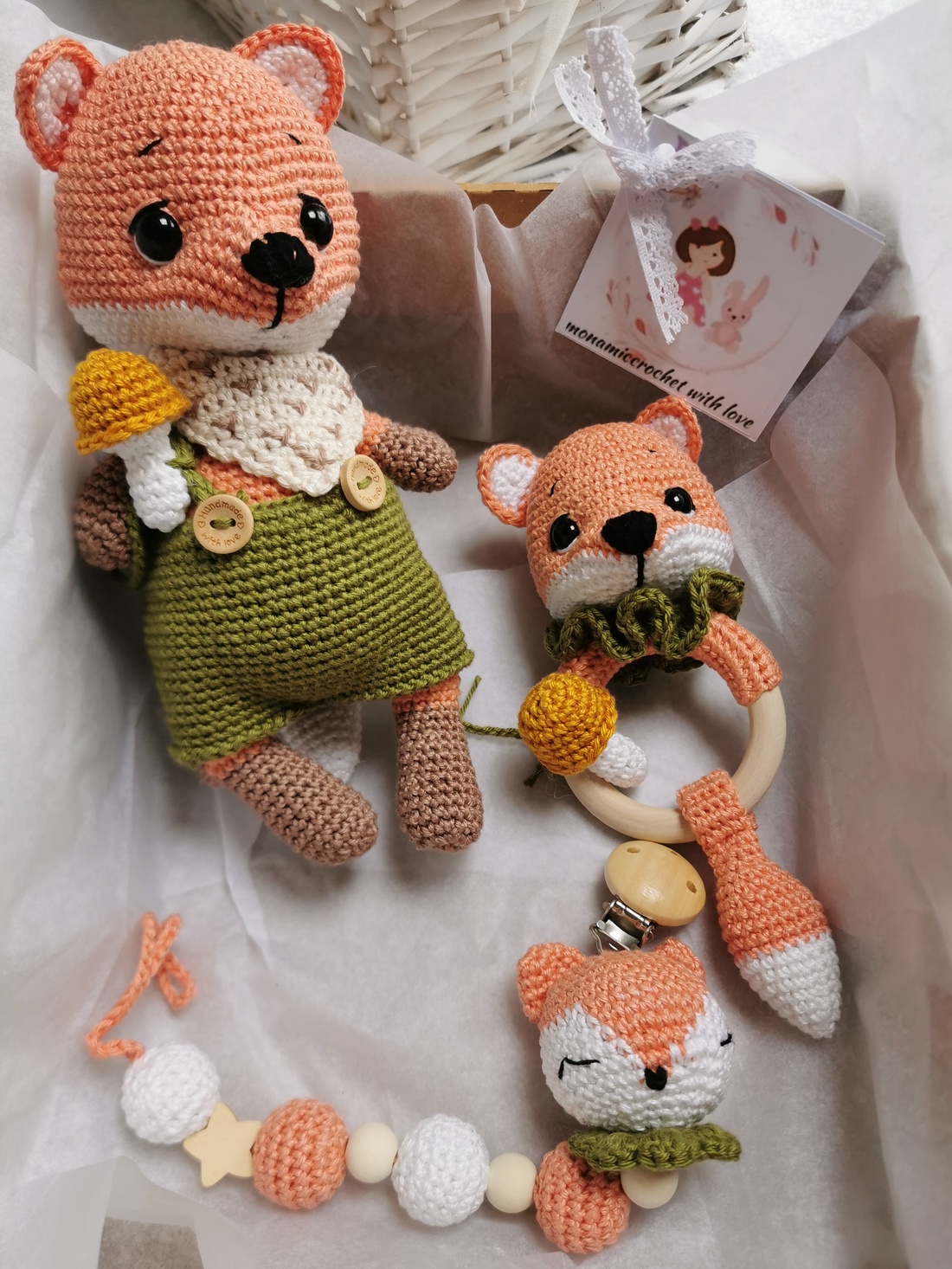 Set bebe crosetat - jucării și echipamente pentru copii - jucării bebeluși - lanț suzetă - Artynos.ro Set bebe crosetat - jucării și echipamente pentru copii - jucării bebeluși - lanț suzetă - Artynos.ro
