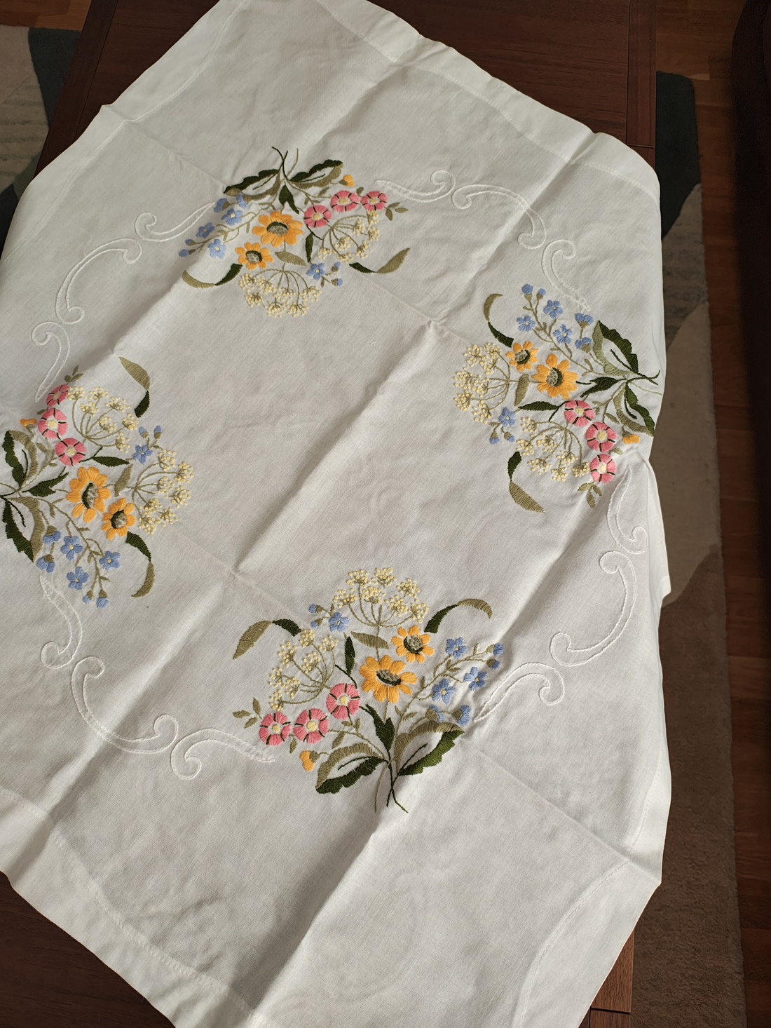 Fata de masa pentru măsuța de cafea - casă & stil de viață - accesorii pentru decorat casa - decorațiuni de masă și decorațiuni pentru rafturi - fețe de masă croșetate - Artynos.ro Fata de masa pentru măsuța de cafea - casă & stil de viață - accesorii pentru decorat casa - decorațiuni de masă și decorațiuni pentru rafturi - fețe de masă croșetate - Artynos.ro