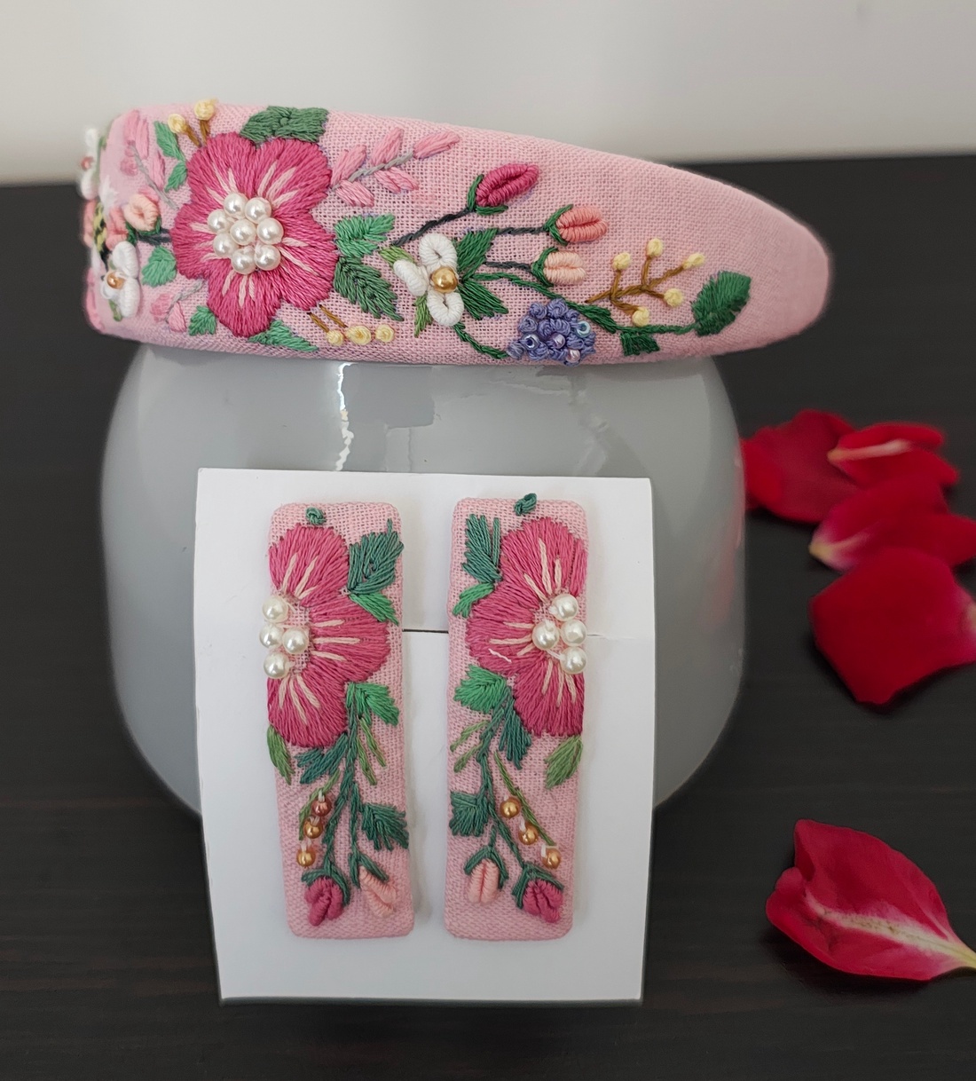 Set cordeluțe și agrafe - îmbrăcăminte și modă - accesorii păr - elastic de păr - Artynos.ro Set cordeluțe și agrafe - îmbrăcăminte și modă - accesorii păr - elastic de păr - Artynos.ro