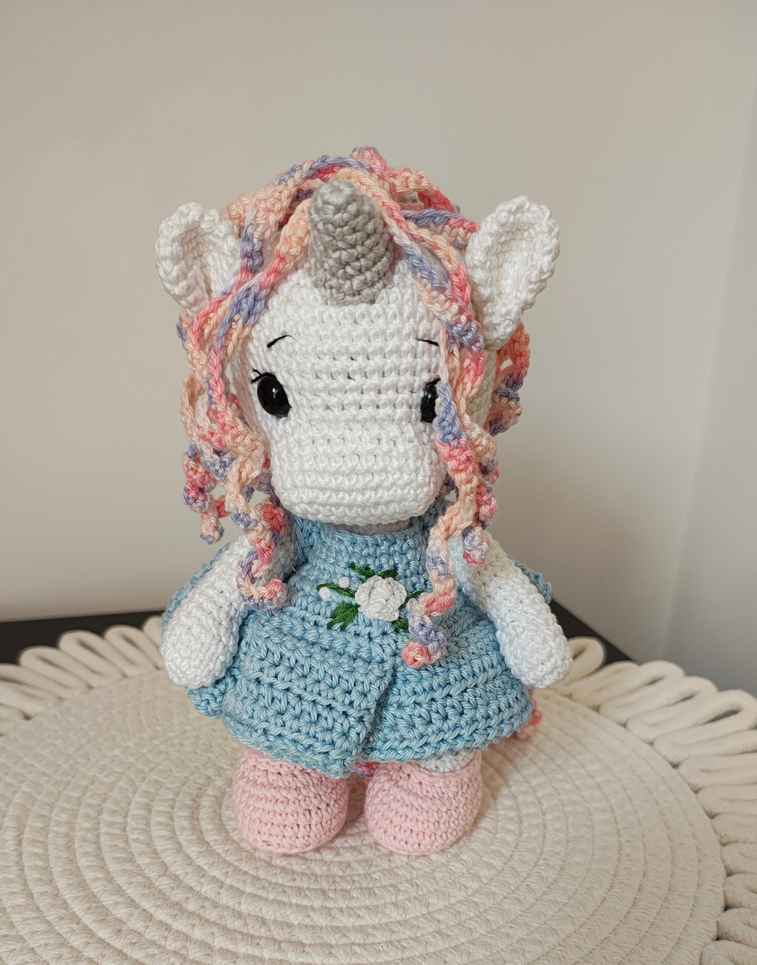 Unicorn crosetat - jucării și echipamente pentru copii - cărți pentru copii, cărți textile - Artynos.ro