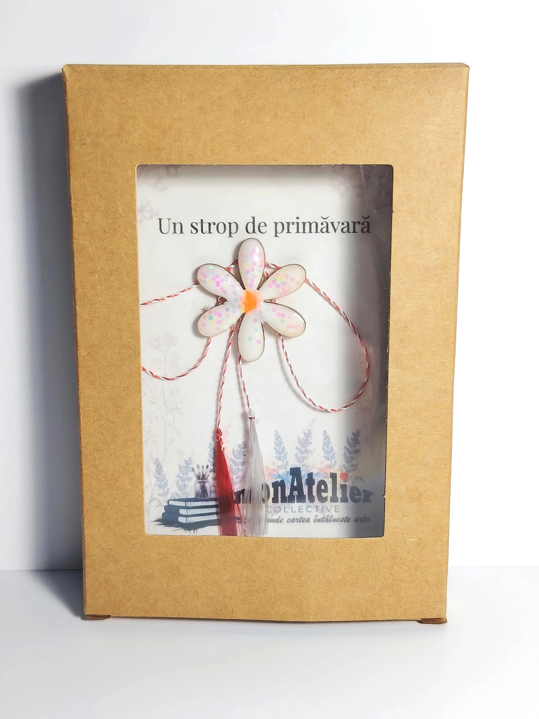 Martisor handmade tip floare alba - bijuterii - mărțișor - Artynos.ro