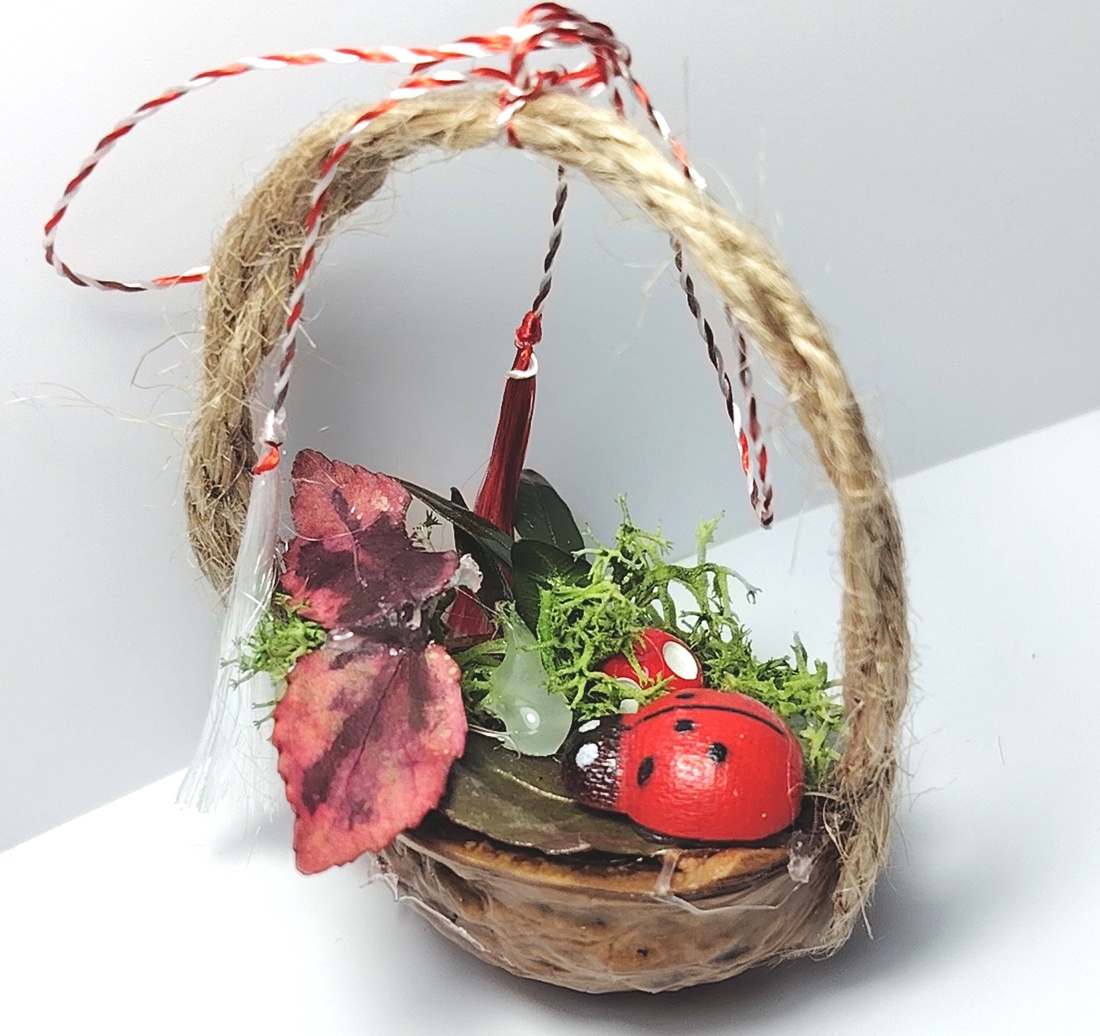 Martisor mini aranjament natural în nuca - bijuterii - mărțișor - Artynos.ro