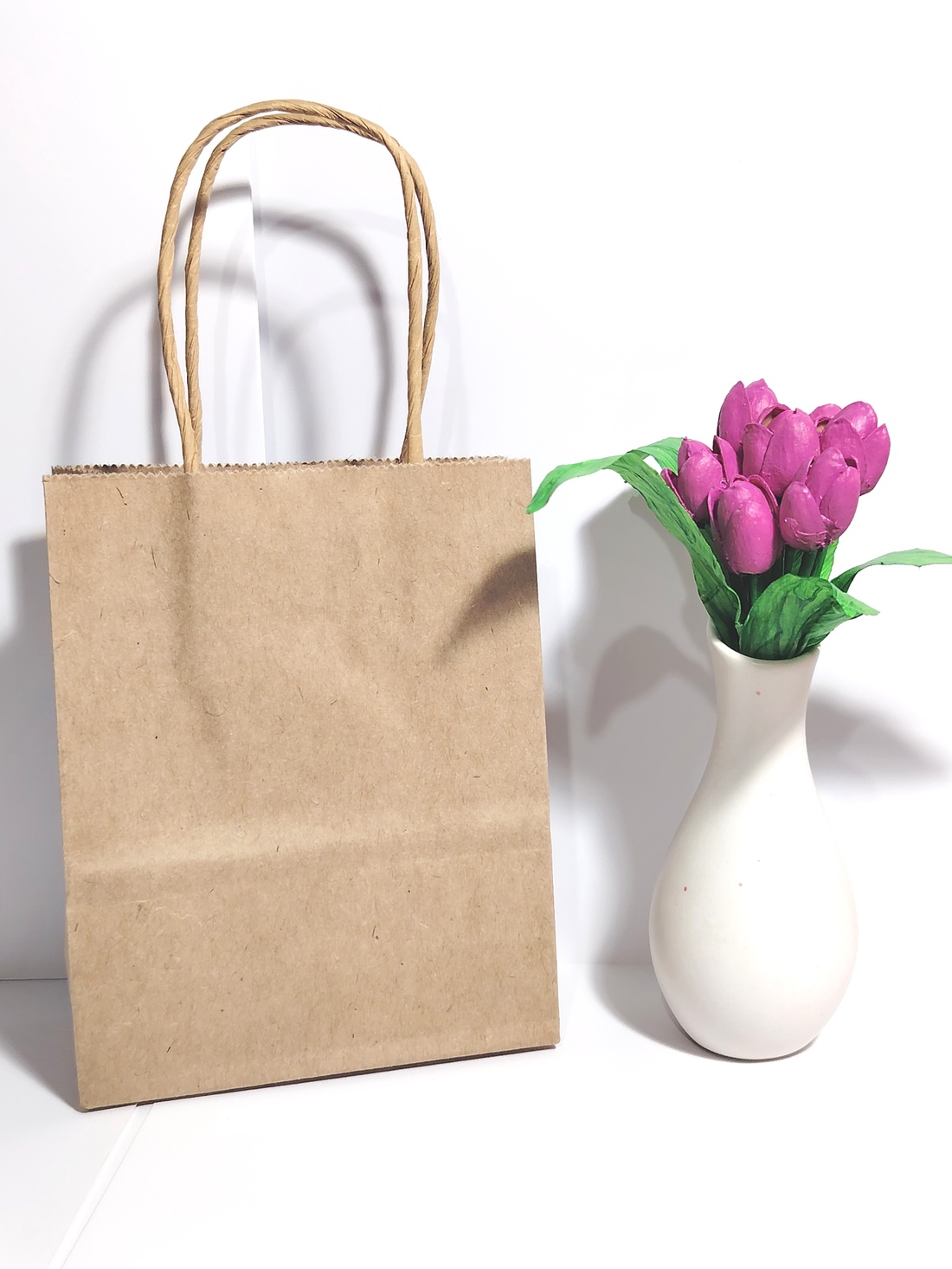 Aranjament handmade cu lalele din coji de fistic în vază. -Mic - - casă & stil de viață - decorațiuni de casă - accesorii florale - buchete de flori - Artynos.ro