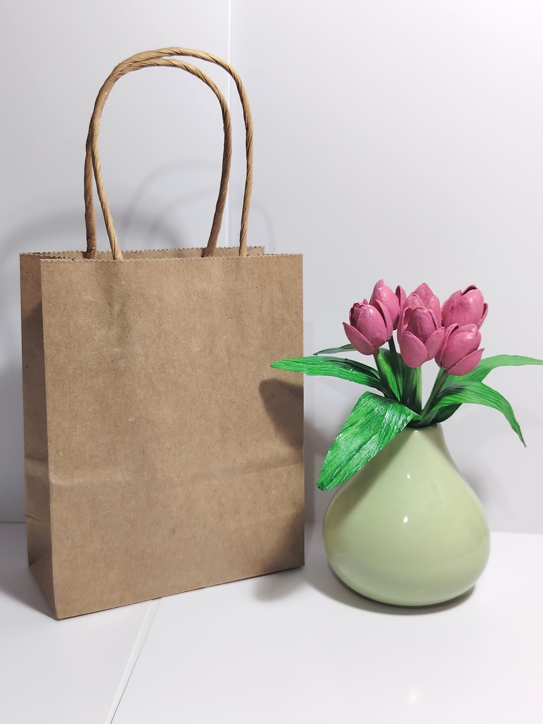 Aranjament handmade cu lalele din coji de fistic în vază. -Mic - - casă & stil de viață - decorațiuni de casă - accesorii florale - buchete de flori - Artynos.ro