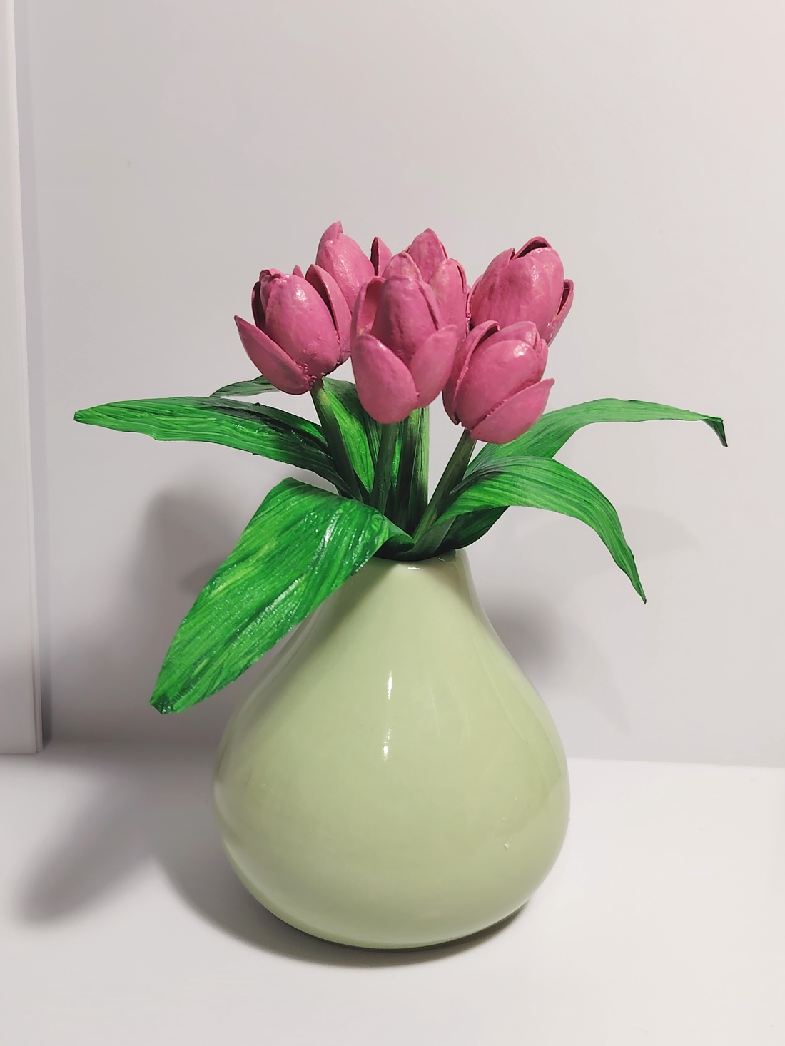 Aranjament handmade cu lalele din coji de fistic în vază. -Mic - - casă & stil de viață - decorațiuni de casă - accesorii florale - buchete de flori - Artynos.ro