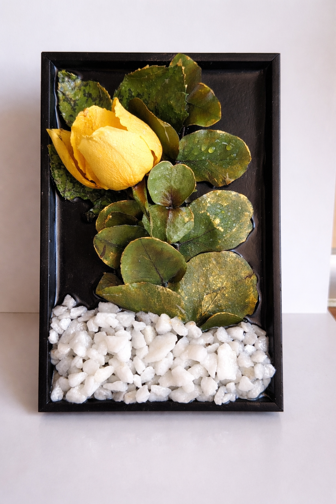 Tablou handmade 10x15 decor cu trandafiri si eucalipt accent auriu decor elegant - casă & stil de viață - decorațiuni de casă - decorațiuni de pereți - tablou cu licheni - Artynos.ro